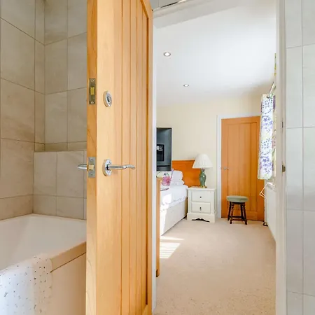 2 Bed In Langtoft 82338 * Weaverthorpe