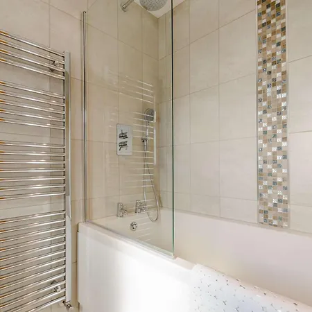 2 Bed In Langtoft 82338 Holiday home