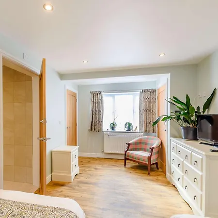 2 Bed In Langtoft 82338 Holiday home *